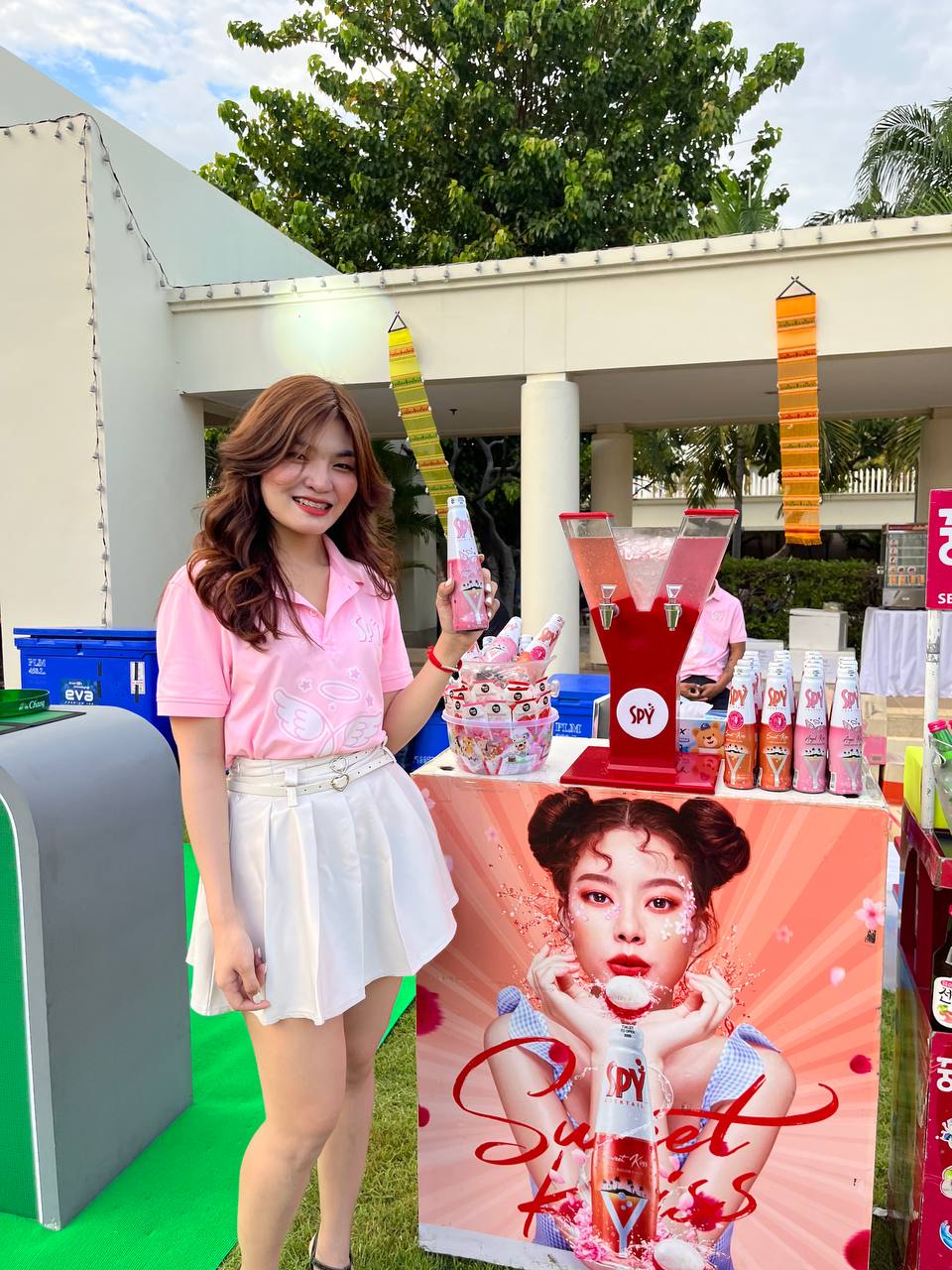 Thai Embassy with Da Houg Heng 12